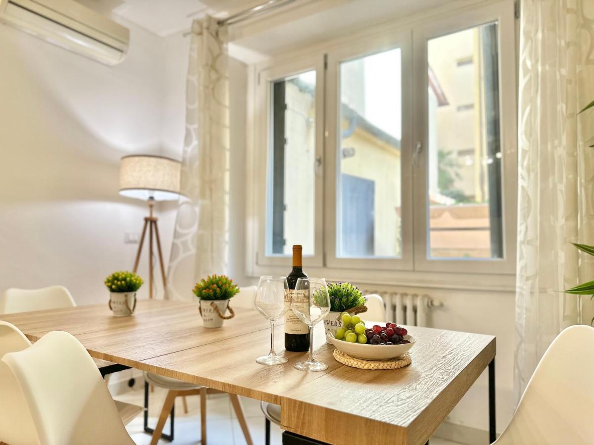 A 2 Passi Dal Duomo Con Parcheggio E 3 Apartment Florenz